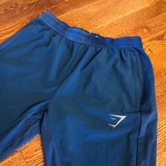 Gymshark essential jogger - Picture 2 of 4